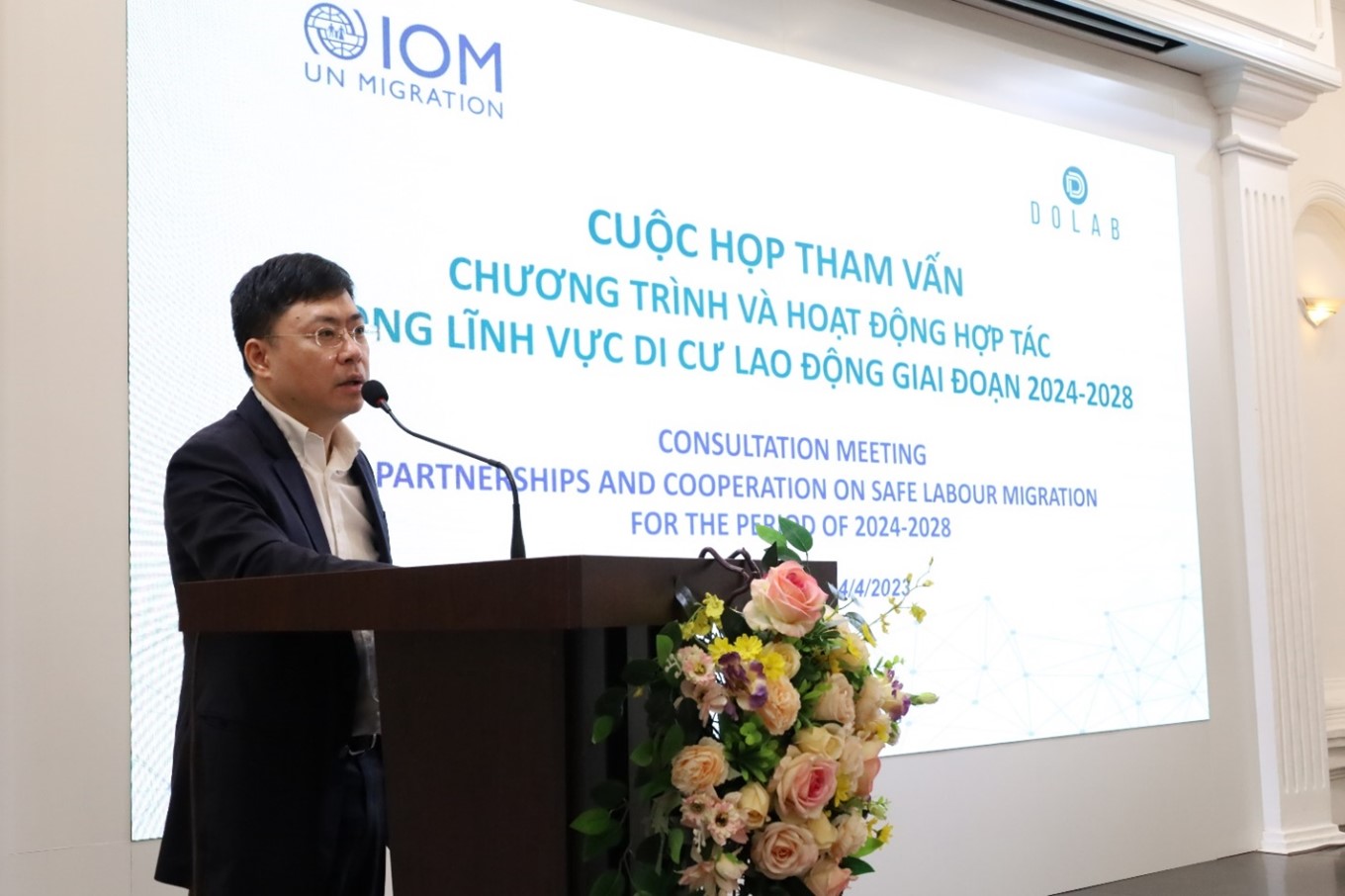 Mr. Dang Si Dung, Deputy Director of DOLAB, delivered his opening remark at the consultation workshop on 14 April, 2023